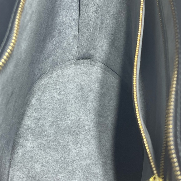 Louis Vuitton Epi St Jacques in Black leather with dust bag. Preloved. - Picture 6 of 14